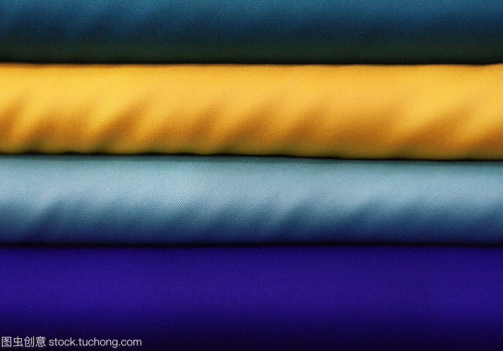黃與藍 紡織世界中的色彩交織