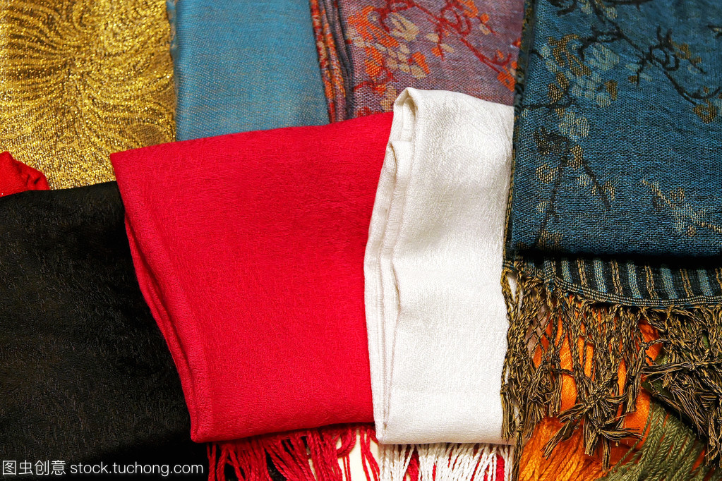 圍巾 紡織藝術(shù)中的時(shí)尚與溫暖